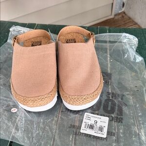 Reef Cushion Sage Sandals